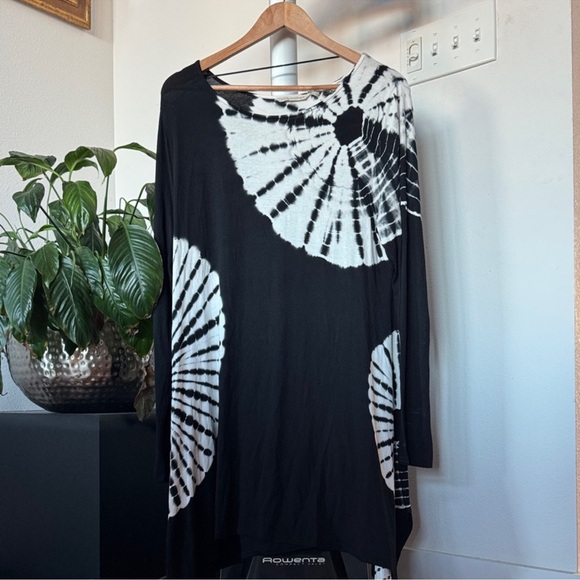 Soft Surroundings Tops - Soft Surroundings Tie Dye Rayon Tunic Top Sz L Black White asymmetrical hem